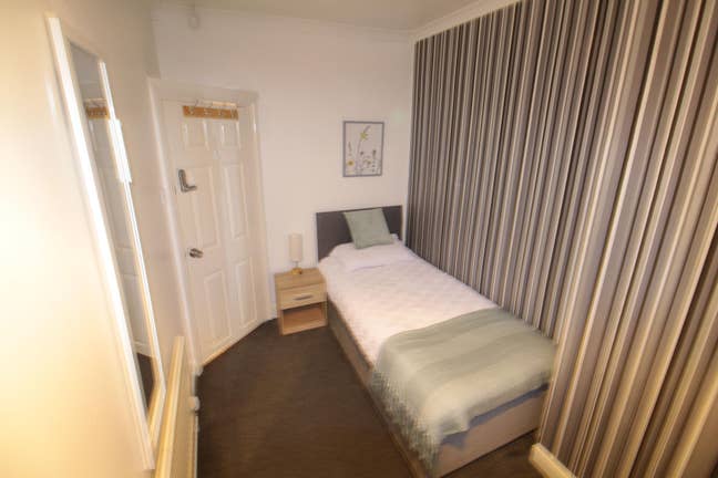 🏡 Fully Furnished Single Room |All Bills Included Main Photo