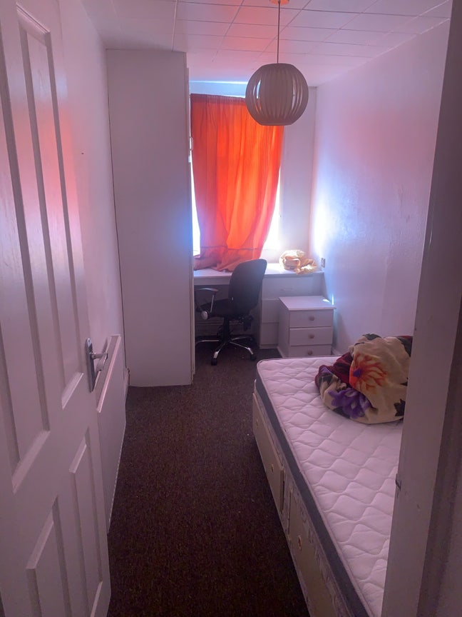 Room for rent in le3 area next to city centre Main Photo