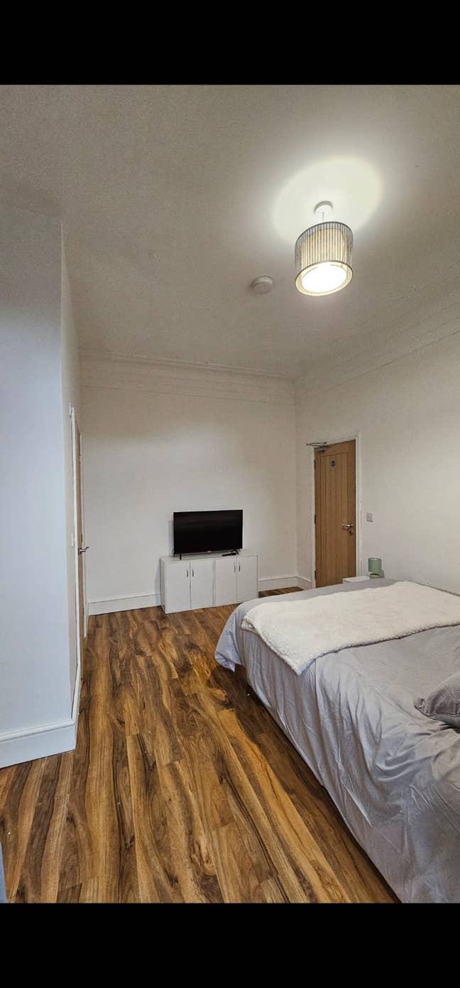 &pound;600 XL double room ensuite & bills included Main Photo