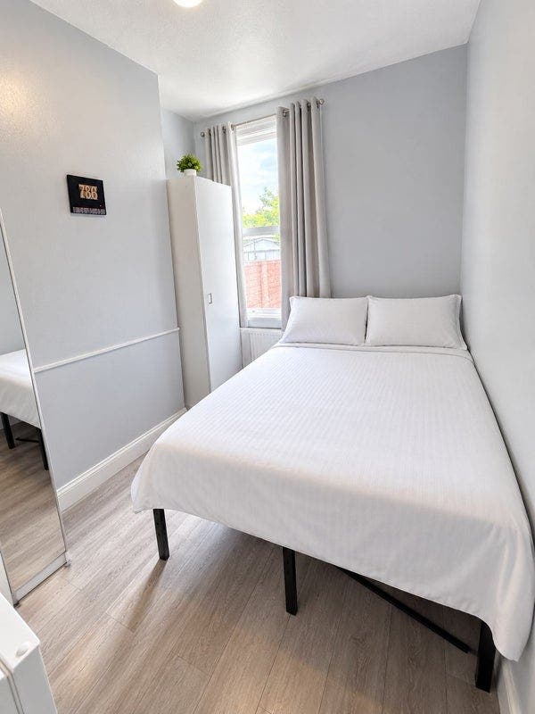 Tottenham Hale Double Room | 1 Person | &pound;0 Deposit Main Photo