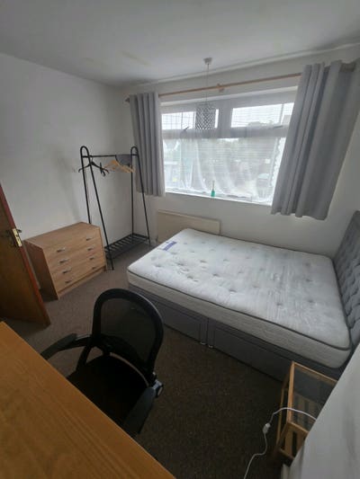 Double room in shared house  Main Photo