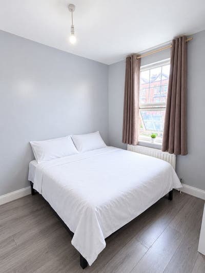 Bruce Grove Double Room for 1 Person | No Deposit Main Photo