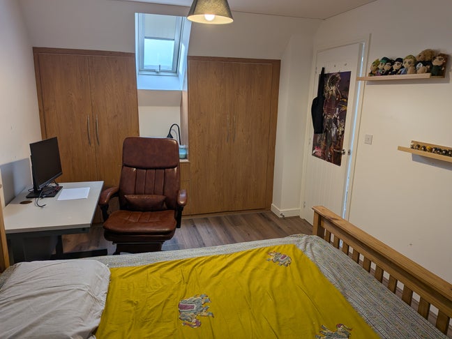 Double Bed room with personal bath/toilet Main Photo