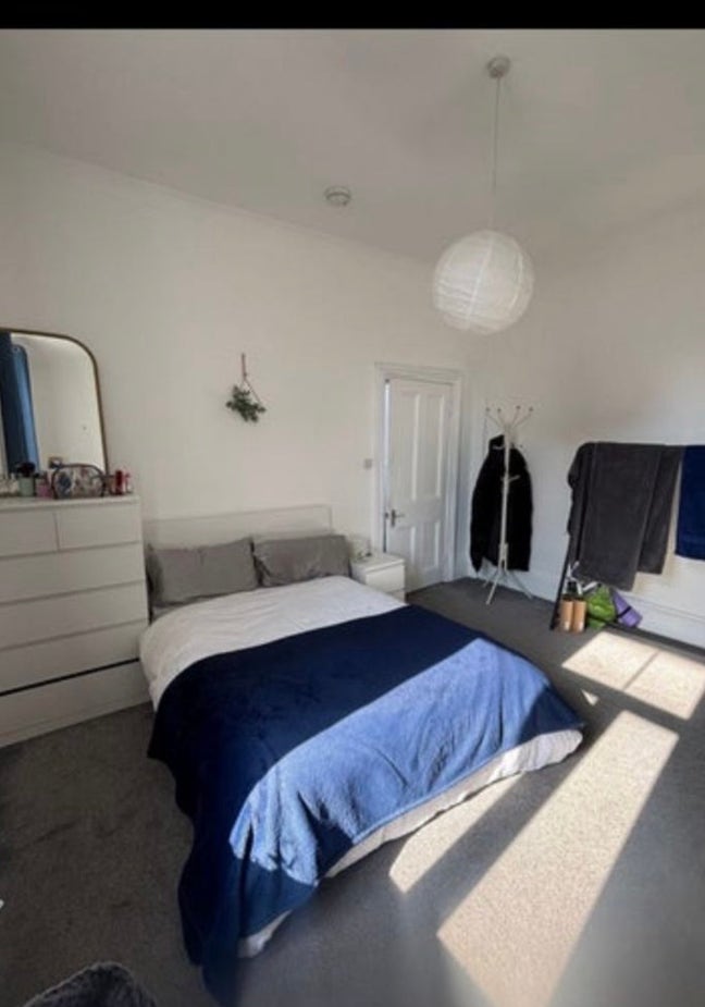 Spacious double room in Battersea  Main Photo