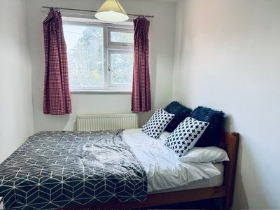 Bills Inclusive Ensuite Room. Cleaned Weekly. Main Photo