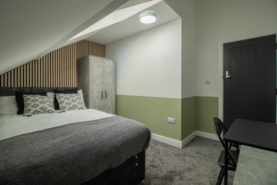 Bespoke Double Room with Private Shower Room Main Photo