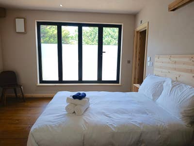 Double room with en suite and kitchenette Main Photo