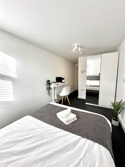 Double En Suite Room in Heart of Halifax Main Photo