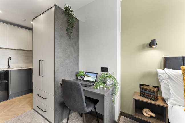  Luxury Living On Chandos Street Main Photo