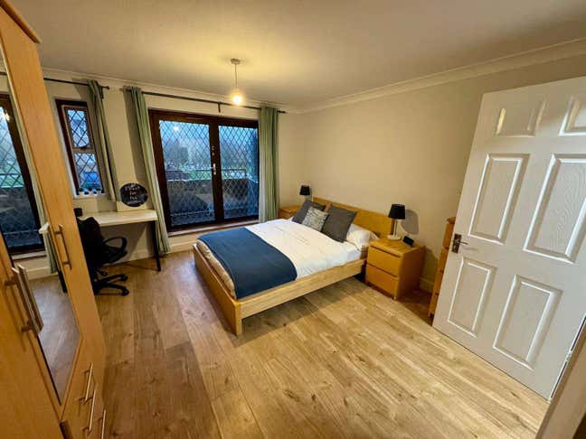 New! Double En-Suite Room - MK6  (1T) Main Photo