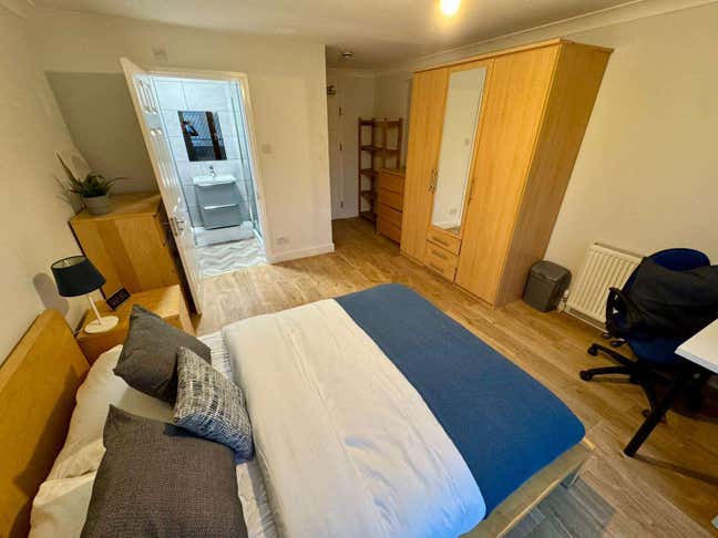 New! Double En-Suite Room - MK6  (1T) Main Photo