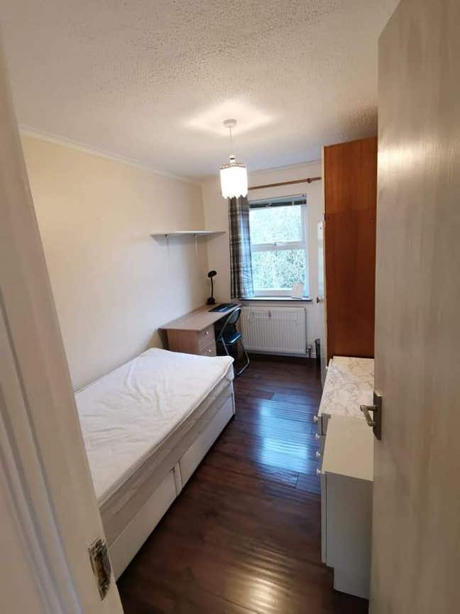 Single Room CB4 – Bills Included – Parking Main Photo