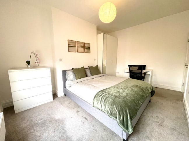 King Size Room in zone 2 NW10 Main Photo