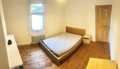 Double Room in Beautiful Home - 30 secs to tube Main Photo