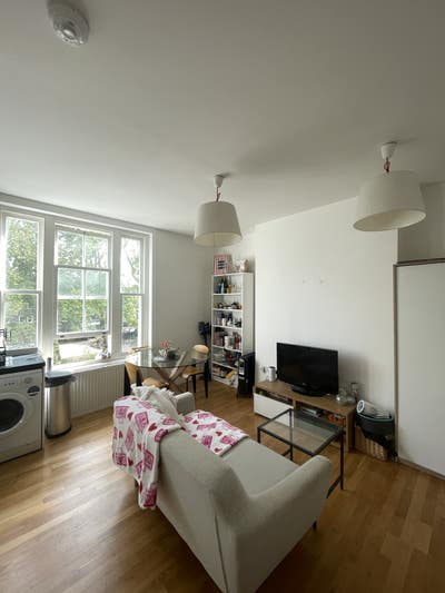 Double Room w/Bathroom Available in Kentish Town Main Photo