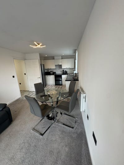 🏡 Modern Fully Furnished 2-Bedroom Flat to Rent Main Photo