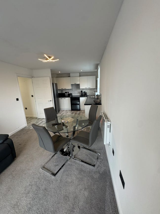🏡 Modern Fully Furnished 2-Bedroom Flat to Rent Main Photo