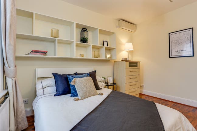 ✨Lovely Double Room by Ealing Broadway ✨ Main Photo
