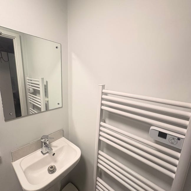 Available Ensuite Room in Leeds City Center LS2 Main Photo