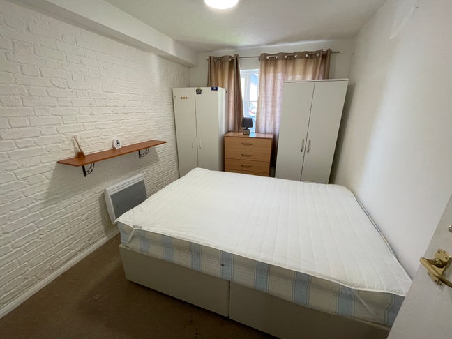 NW10 - Cozy Double Ensuite in Northwest Available! Main Photo
