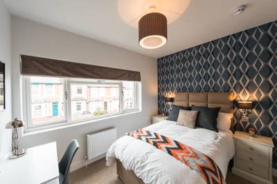 One Spacious Ensuite Room Main Photo