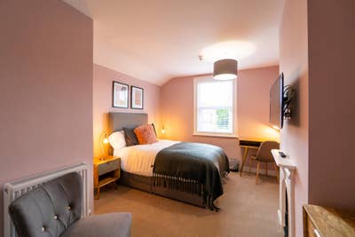 Large Ensuite Room - Sociable House share  Main Photo