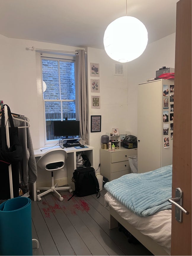 All girls Flat off Clapham Highstreet ! Main Photo