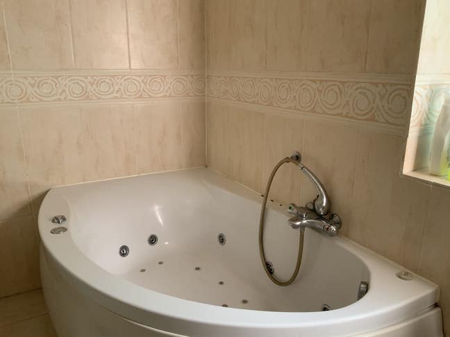 En-suite studio in Annexe. Main Photo