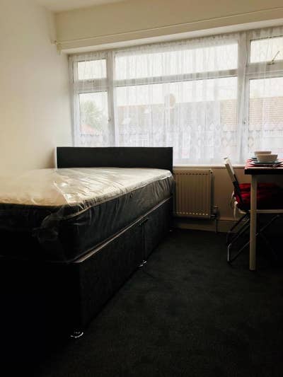 HA8 - Double Room Minutes Away Northern Line Main Photo