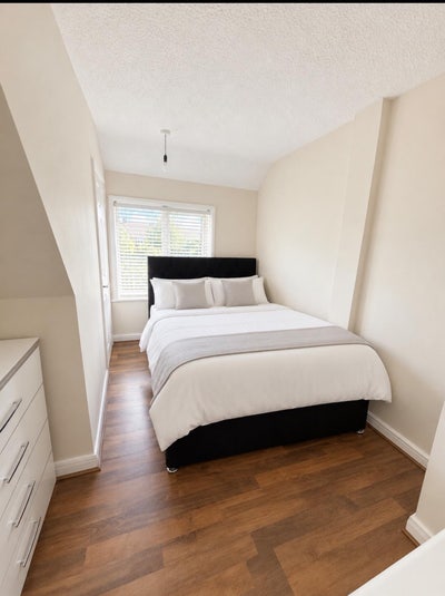 Bright furnished double room with excellent sto  Main Photo