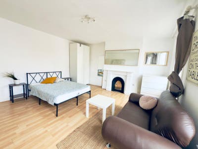 Bright Master Double with Sofa huge Windows Main Photo