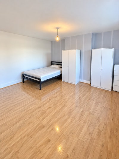 Double Room Available – Dagenham, RM10 Main Photo