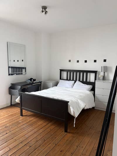 Double room available in Old Street  Main Photo