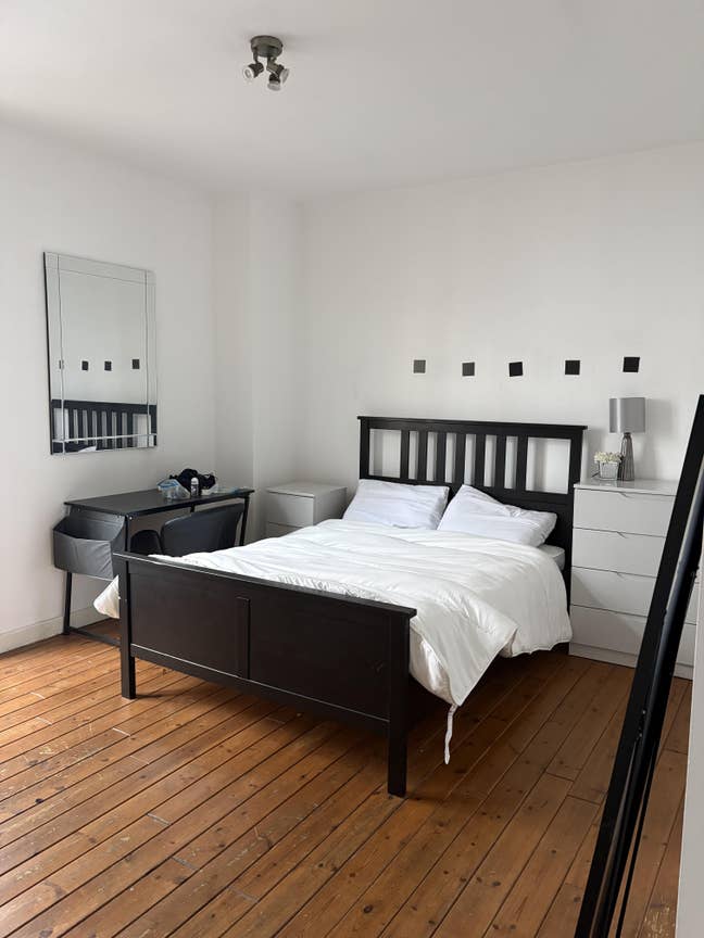 Double room available in Old Street  Main Photo