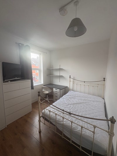 Double Room in Selly Oak- Available now Main Photo