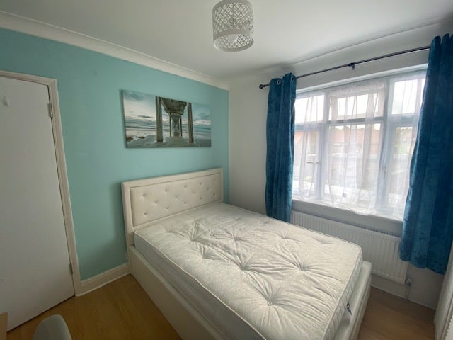 Double room - newly furnished - Hendon/Brent Cross Main Photo
