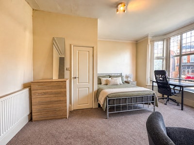 **Inclusive of All Utilities, Council Tax & Wifi** Main Photo