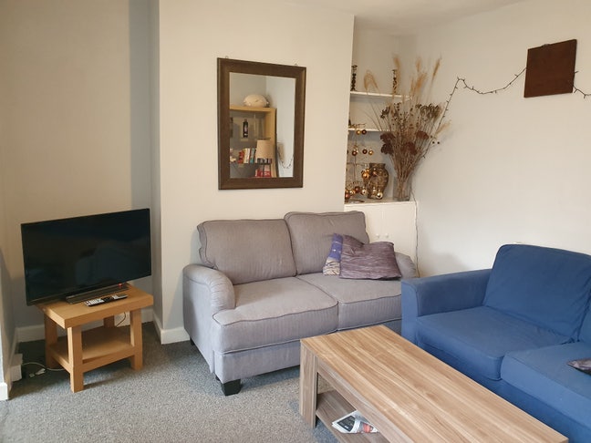 Four Bed House - Five Minute Walk to Town Main Photo