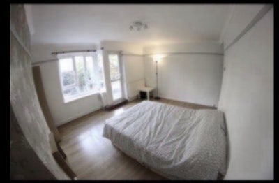 Spacious double room + balcony in Bethnal Green e2 Main Photo