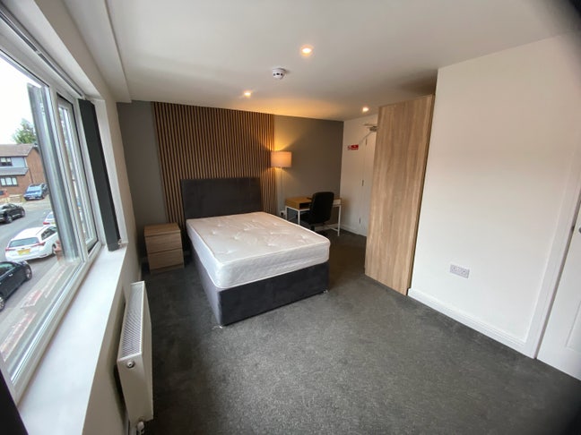 Double En-Suite Room - Bills included!  Main Photo