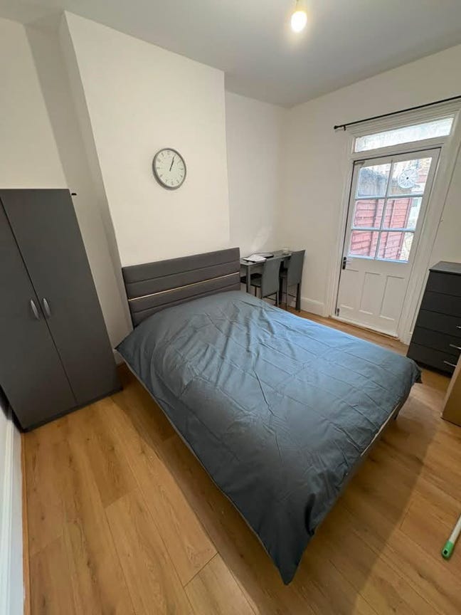 Double room available for rent in N15 Main Photo