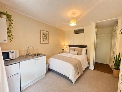 Double Room with Ensuite WC - Close to hospital  Main Photo
