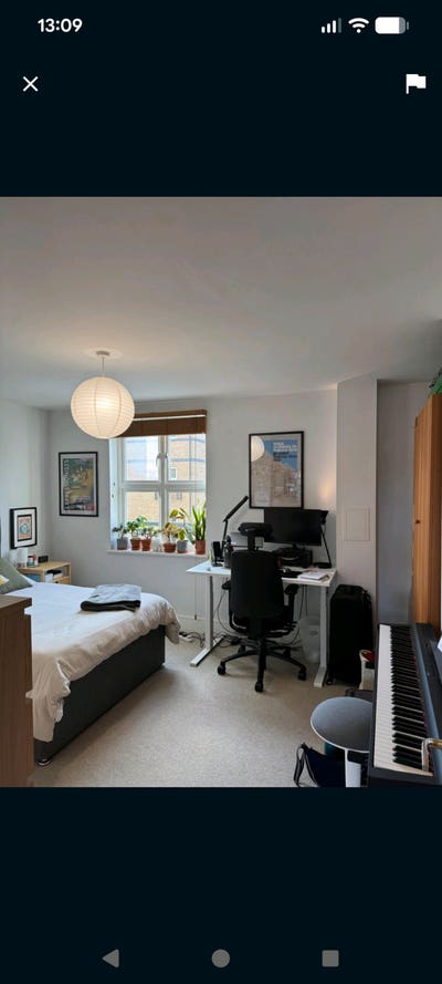 Spacious well lit double bedroom - short let Main Photo