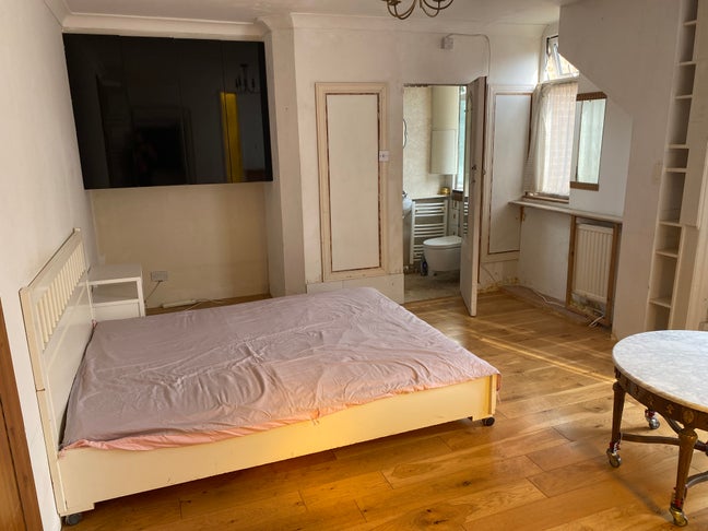Large Room Ensuite Studio for a Single Person Main Photo