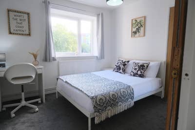 🏡 4-Bed Apartment | Furnished & Secure I Main Photo
