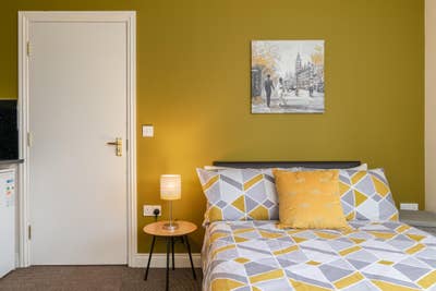 NEW!! Wonderful, Fully Furnished, Ensuite Rooms! Main Photo