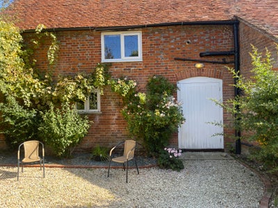 Delightful Room in Barn Conversion Main Photo