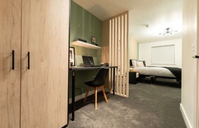 Ensuite double room to let Main Photo