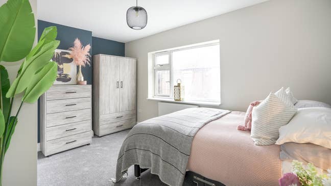 3X Ensuite Rooms Available  Main Photo