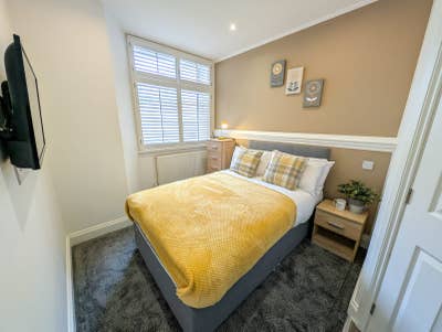 En-suite/TV/Beautiful & Modern/Convenient Location Main Photo